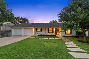 ✫Hip Haven - HUGE POOL 1 Mi from SoCo & Downtown✫ Hotel, Austin