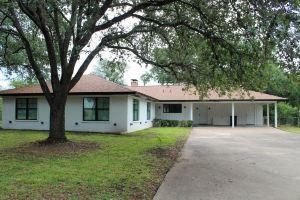 Newly Remodeled Farmhouse, 12 Minute Walk to Campus. 3Bd 3ba with Bonus Room, College Station