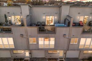 Rooftop Hot Tub with Breathtaking Downtown Views - Chic Modern Escape Hotel, Tulsa