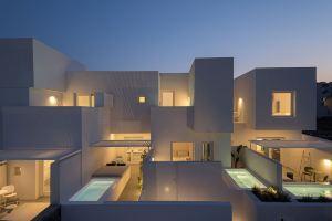 Neo Suites, Fira