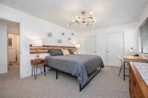 Wellspring Townhome - King Bed Suite minutes from Texas A&M Apartments, College Station