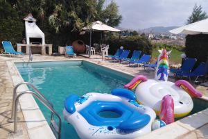 Lovely Six Bedroom Villa in, Coral Bay