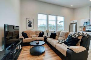 Squeaky clean brand new 2 bedroom close to major routes., Victoria