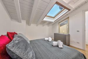 [Duomo-Porta Torre] Penthouse with Private Terrace, Como