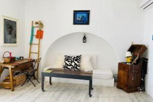 Mini apartment with charming window overlooking the sea quiet and relaxing., Stromboli