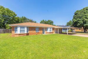 Family-Friendly Retreat: 3BR Home with Game Room & Spacious Backyard Oasis, Abilene