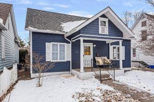 Newly-renovated 2-bedroom House with a Luxurious Massage Chair, Springfield