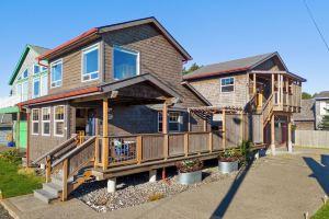 Beautiful Family Home, Less than one Block to the Beach Apartments, Seaside
