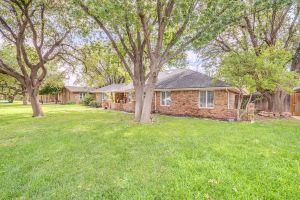 Right At Home-Midland Oasis with pool-billiards Apartments, Midland