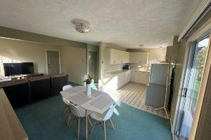Quiet Ground Level Suite Hotel, Victoria