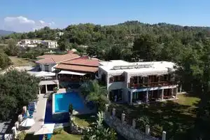 Demetriou Paradisos Hills Hotel, Lyso