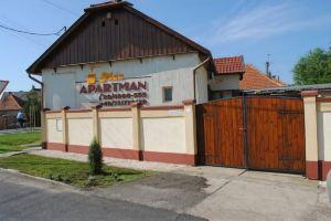 Méz Apartman, Gyula