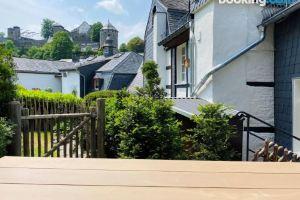 Holiday House Burgblick1 with Terrace - Vosproperties, Monschau