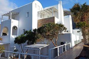 Sfiga Villas, Perissa