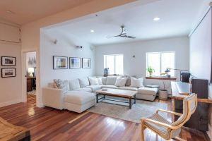 Large Industrial Apartment on the Rotary, Burlington