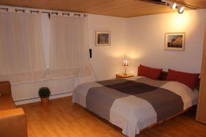 Quiet, natural 34sqm apartment in half-timbered house,-Harleshausen 2 PEOPLE, Kassel