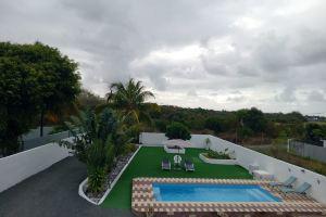 Villa Bella is 5 Mins from the Beach with Amazing Garden Overlooking the Pool, Trou Deau Douce