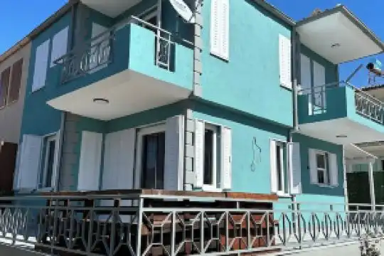 Kuşadası'nda Merkezde ve Denize 5 Dakika Şık Villa, Kusadasi