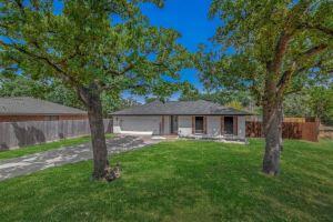 Family Getaway Near Santa’s Wonderland & A&M w/ Firepit, Arcade & King Beds Hotel, College Station