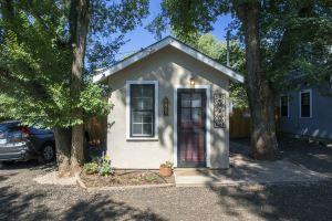 “SWEET ROSE” Cottage! Vintage Glam! GOG, Horses, Manitou!