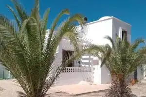 Maison la Rose 2 400m from the beach Hotel, Triffa