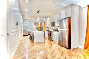 Luxury Apartment in Bronzeville, Just Minutes from Downtown - RSV Now!, Chicago