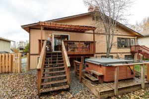 Southside Serenity: Your Alaskan Hideaway with a Hot Tub! Hotel, Anchorage