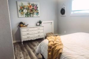 Beautiful newly refinished Home with easy access to with lake close. Apartments, Lethbridge