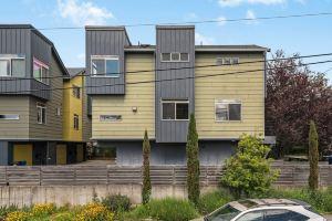 Dedicated Parking and Natural Light Abundance - Spacious Urban Retreat Apartments, Seattle