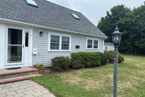 Cozy 3-bedroom condo with AC and WiFi in lovely, walk to Sound beach., Falmouth