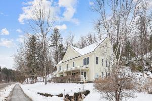 Gas Fireplace and Pool Table with Shuttle Access - Cozy Charming Retreat Apartments, Stowe