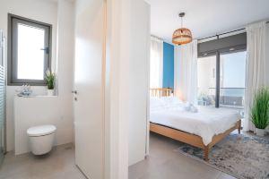 Stylish Seaside Escape with Balcony Hotel, Nahariyya