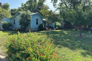 Charming 3-bedroom Blue house in lovely, Austin