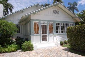 Beach block near Pier shops and restaurants, Historic cottage 3 bedrooms 2 1/2 B, Naples