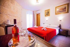 Golden Gate Dream Rooms, Split