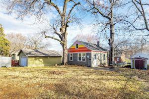Happy Happy Guest House 1bd/1ba in Quiet yet Popular Neighborhood, Des Moines