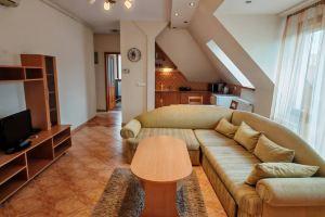 Kazinczy 2bedroom apartment with balcony, Kecskemet