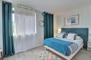 Duplex just steps from the city center featuring a balcony and panoramic views Hotel, Deauville
