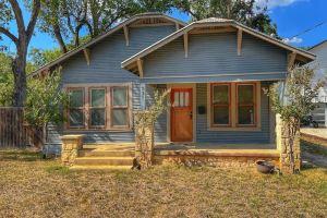 Historic Home with Free Parking and Convenience - Charming Rustic Escape Apartments, New Braunfels