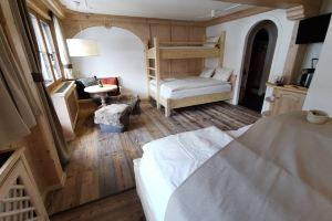 Spannort Family Home with Common Kitchen and Self Check-IN Apartments, Engelberg