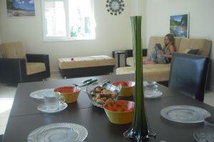 Gorgeous 2 Bed Private Ground Floor Home Apartments, Side