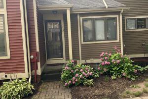 Cozy Condo with garage, laundryClose proximity to UR, RIT and Strong Apartments, Rochester
