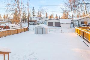 Mountain-View Home w/ Shared Deck, WiFi & Wood-Burning Fireplaces - Dog-Friendly Apartments, Anchorage