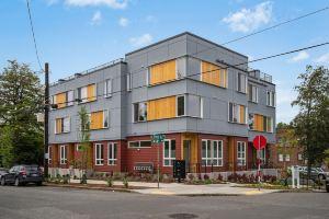 Rooftop Patio and High-End Amenities - Stylish Urban Retreat Hotel, Seattle