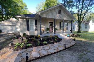 Cute bungalow located in Whitehaven near Elvis's mansion & Beale St. Cottage, Memphis