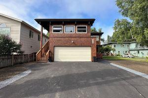 Loft at the Lagoon - Relaxing forest-inspired space in Downtown Apartments, Anchorage