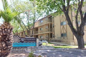 Stunning Retreat - Jacuzzi, Pool, River Access Hotel, New Braunfels