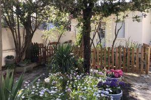 Small Detached House with Fenced Garden Area! All in Comfort!, Nimes