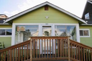 SeaBreeze Bungalow - Private Home - 1/2 block to beach - Pets! - Enclosed Fence Cottage, Seaside