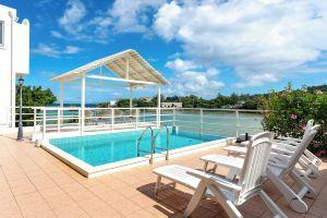 Anniversario Hotel, Onna